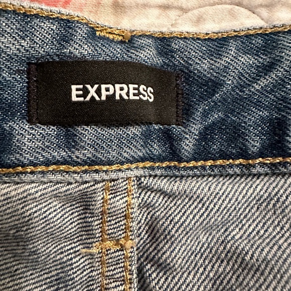 Express - Picture 5 of 6